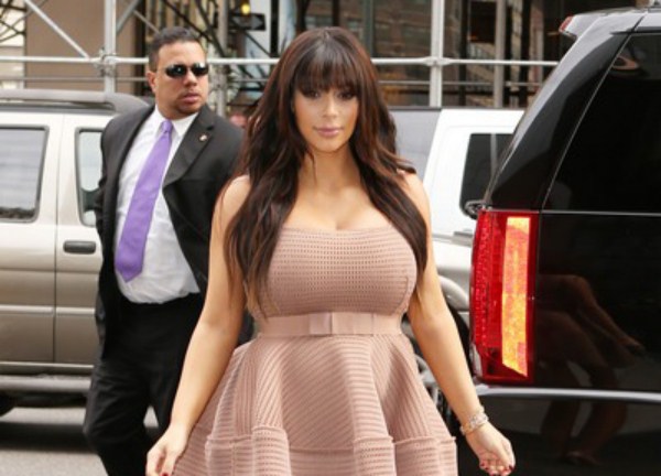 Ким Кардашьян шүүмжлэгчдийн бүлгийг үл тоолоо